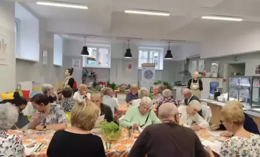 Zdjęcie do Wyjazd senior&oacute;w na warsztaty kulinarne do Warszawy 